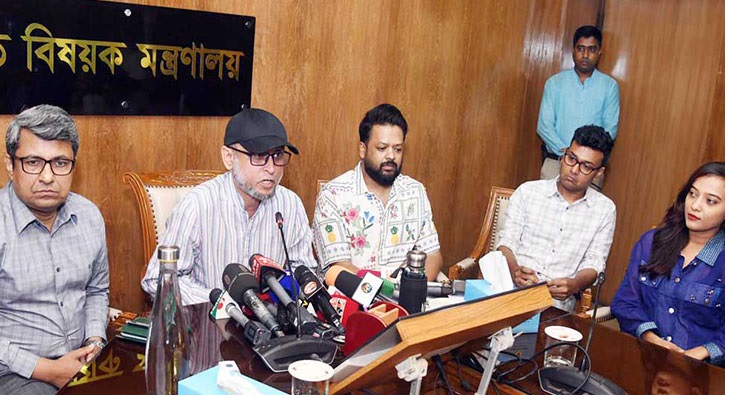 সংবাদ সম্মেলনের প্রশ্ন ঘিরে তিন সাংবাদিকের চাকরিচ্যুতি: ‘সরকারের সংশ্লিষ্টতা নেই’ বললেন ফারুকী